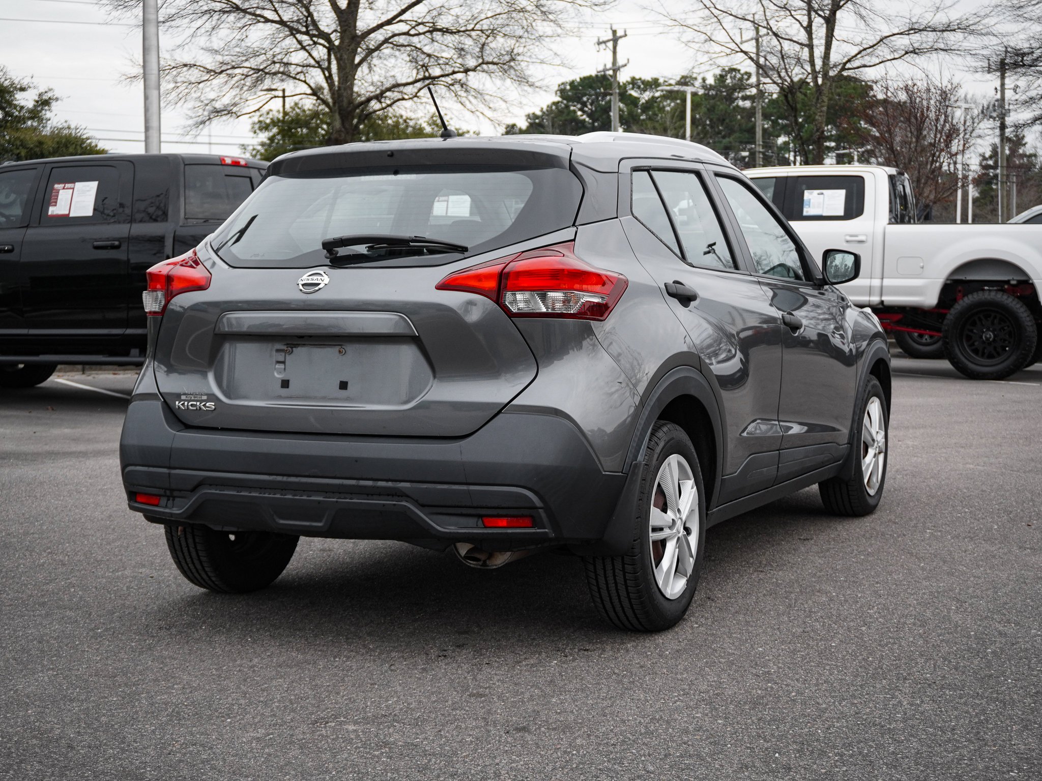 Used 2019 Nissan Kicks S image 11