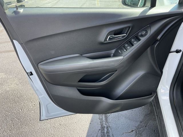 Used 2019 Chevrolet Trax LT w/ LT Convenience Package image 18