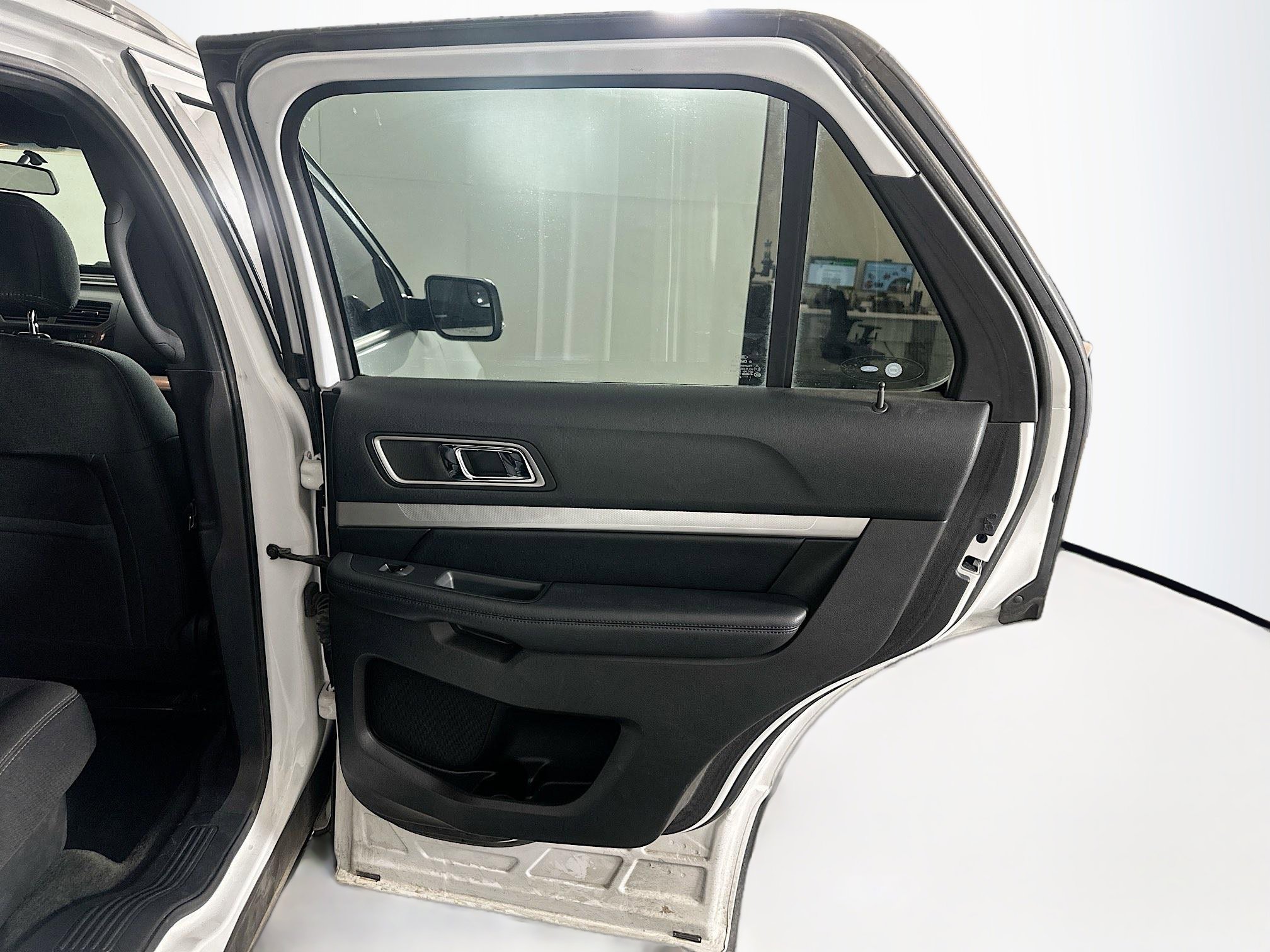 Used 2017 Ford Explorer XLT image 29