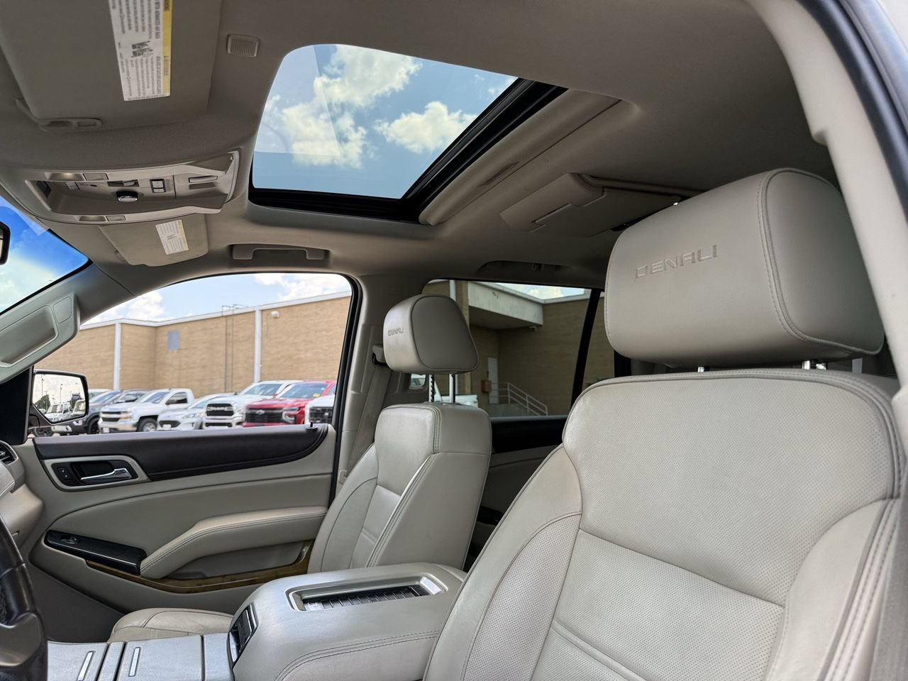 Used 2017 GMC Yukon Denali w/ Open Road Package AWD/4WD image 23