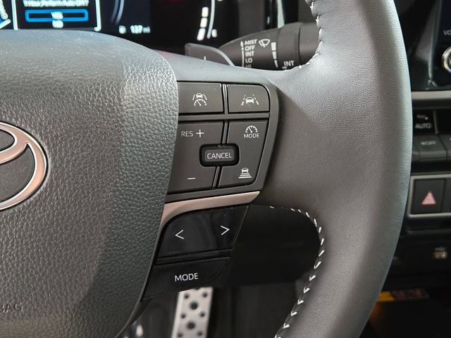 Used 2025 Toyota Camry SE image 32