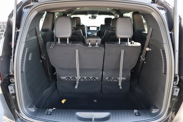 New 2026 Chrysler Pacifica Select image 8