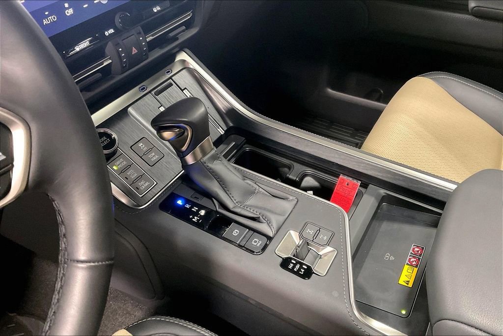 Used 2025 Lexus GX 550 image 17