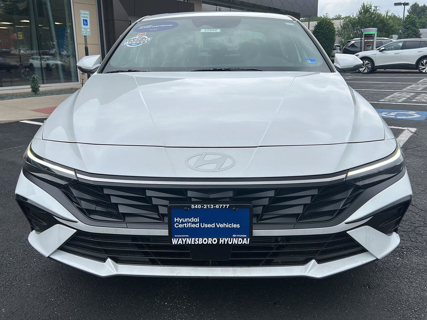 Certified 2025 Hyundai Elantra Limited FWD image 11