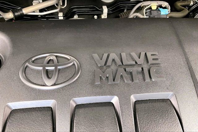 Used 2019 Toyota C-HR Limited image 33