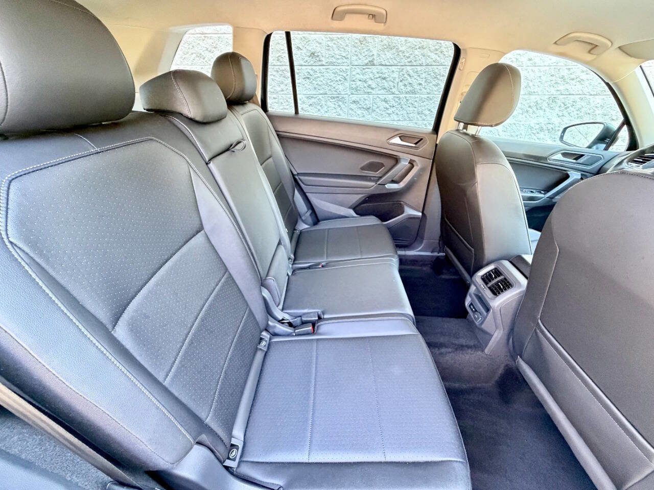 Used 2019 Volkswagen Tiguan SE image 40