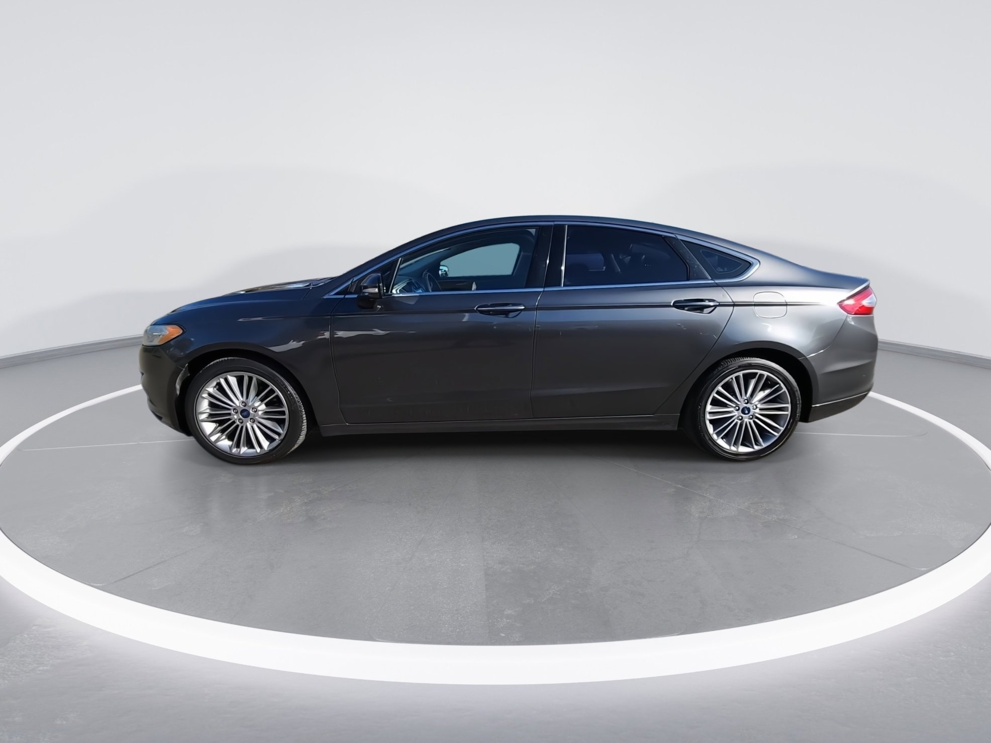 Used 2015 Ford Fusion SE w/ Equipment Group 202A image 6