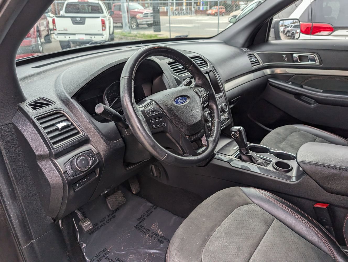 Used 2019 Ford Explorer XLT w/ Equipment Group 202A FWD image 10