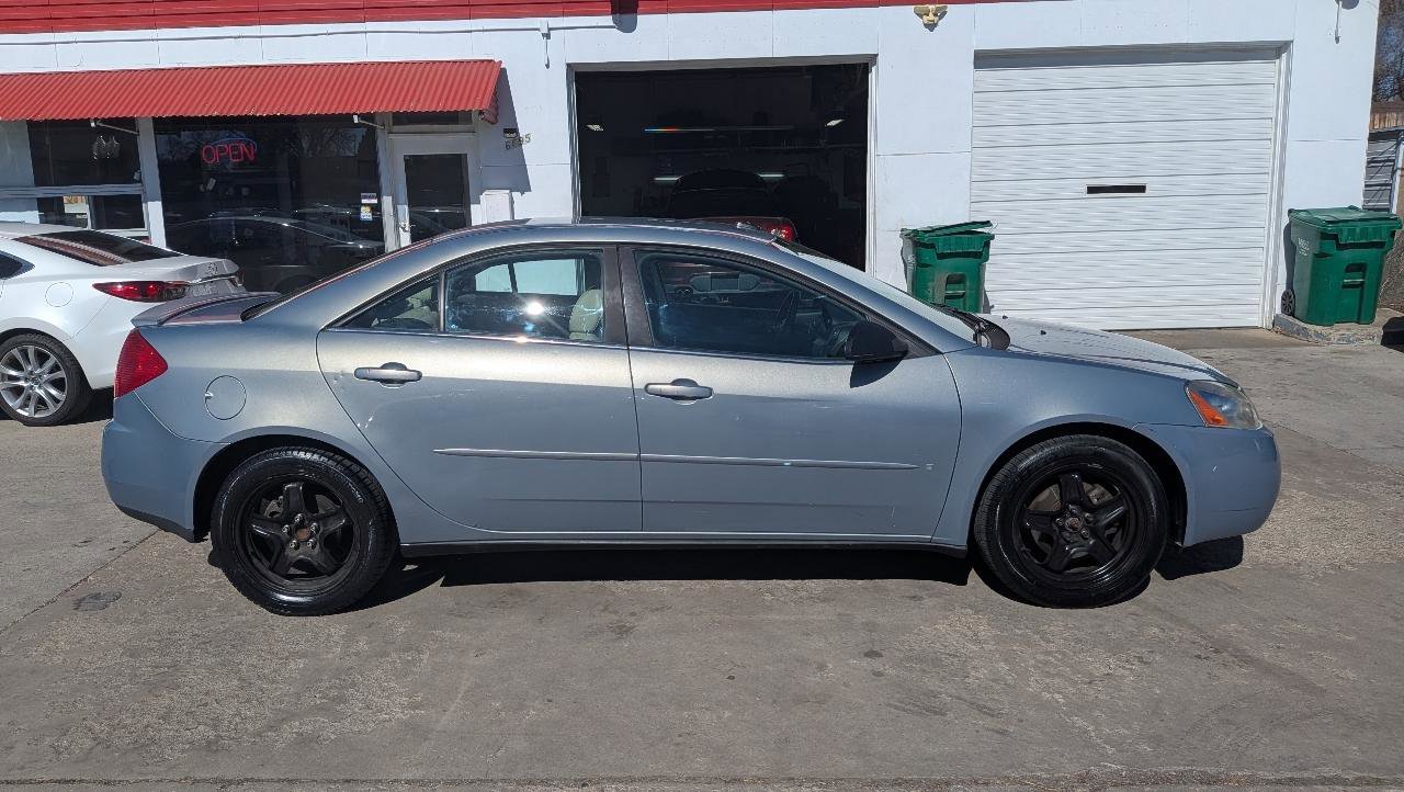 Used 2009 Pontiac G6 Sedan w/ Sport Package 1 FWD image 3