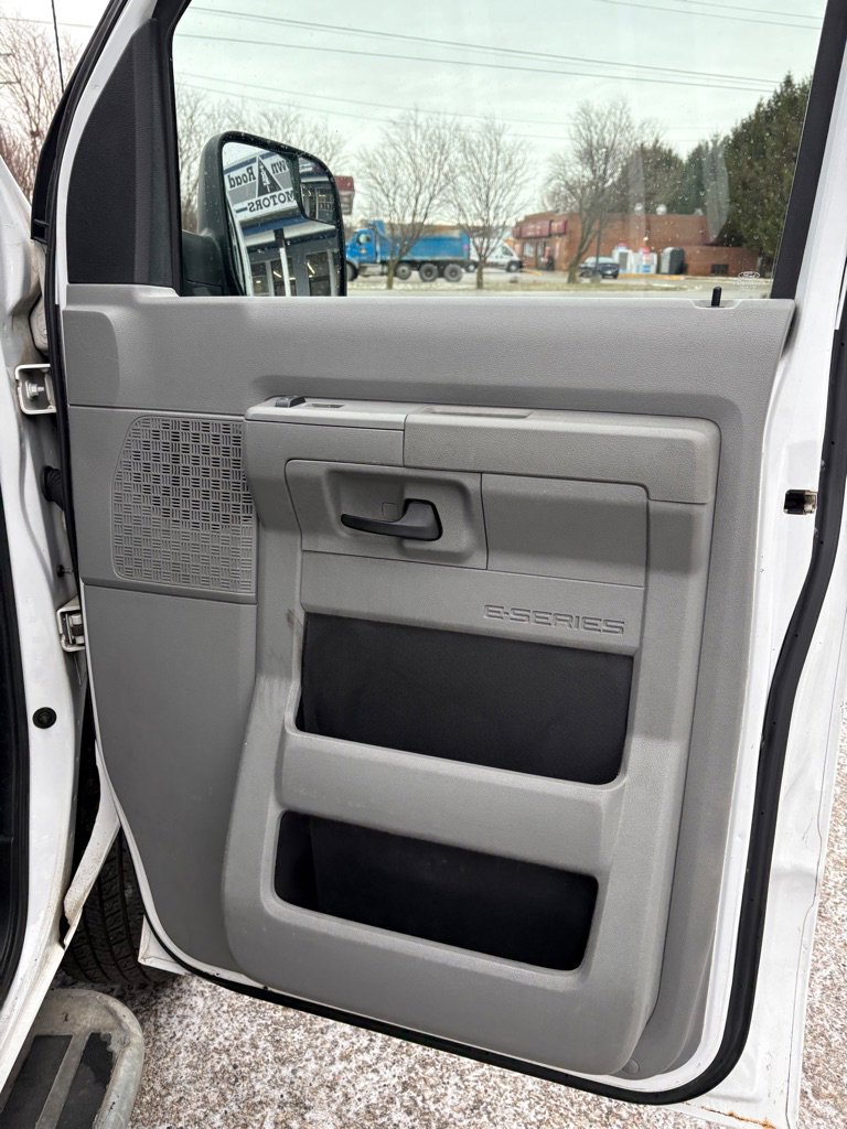 Used 2014 Ford E-250 and Econoline 250 E-250 w/ Power Group image 16