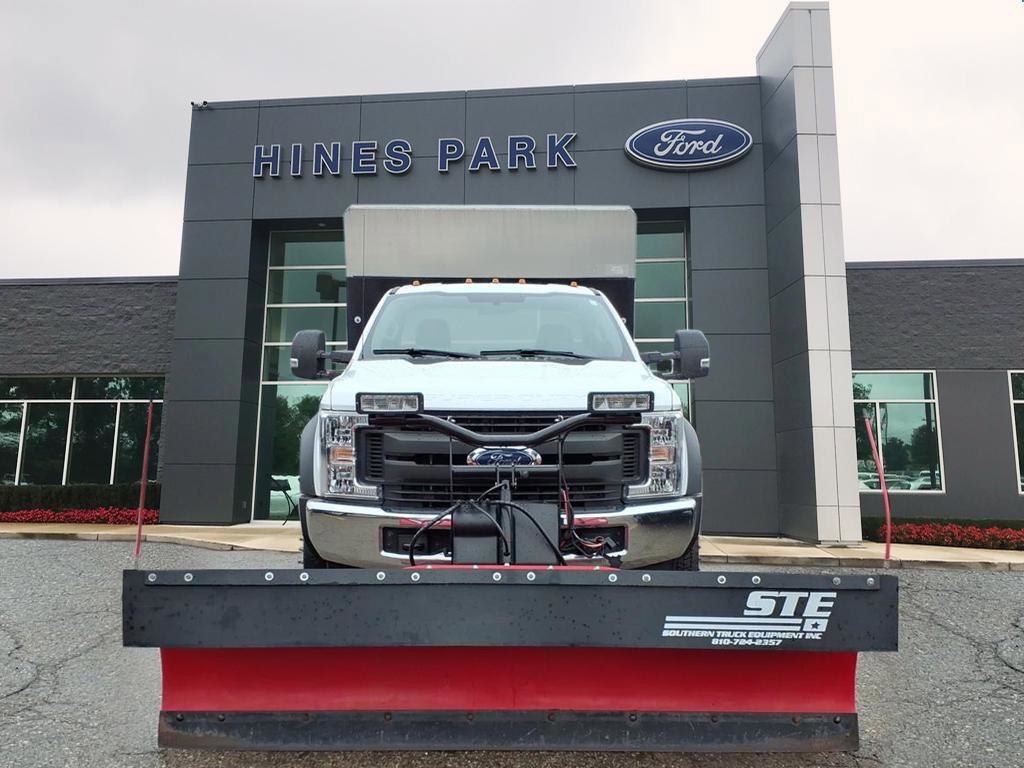 Used 2017 Ford F450 XL w/ Power Equipment Group image 2