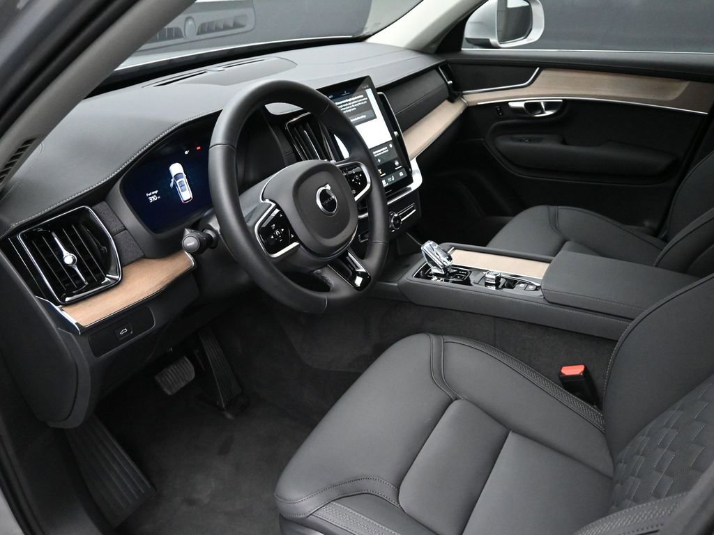Used 2025 Volvo XC90 B6 Plus image 9