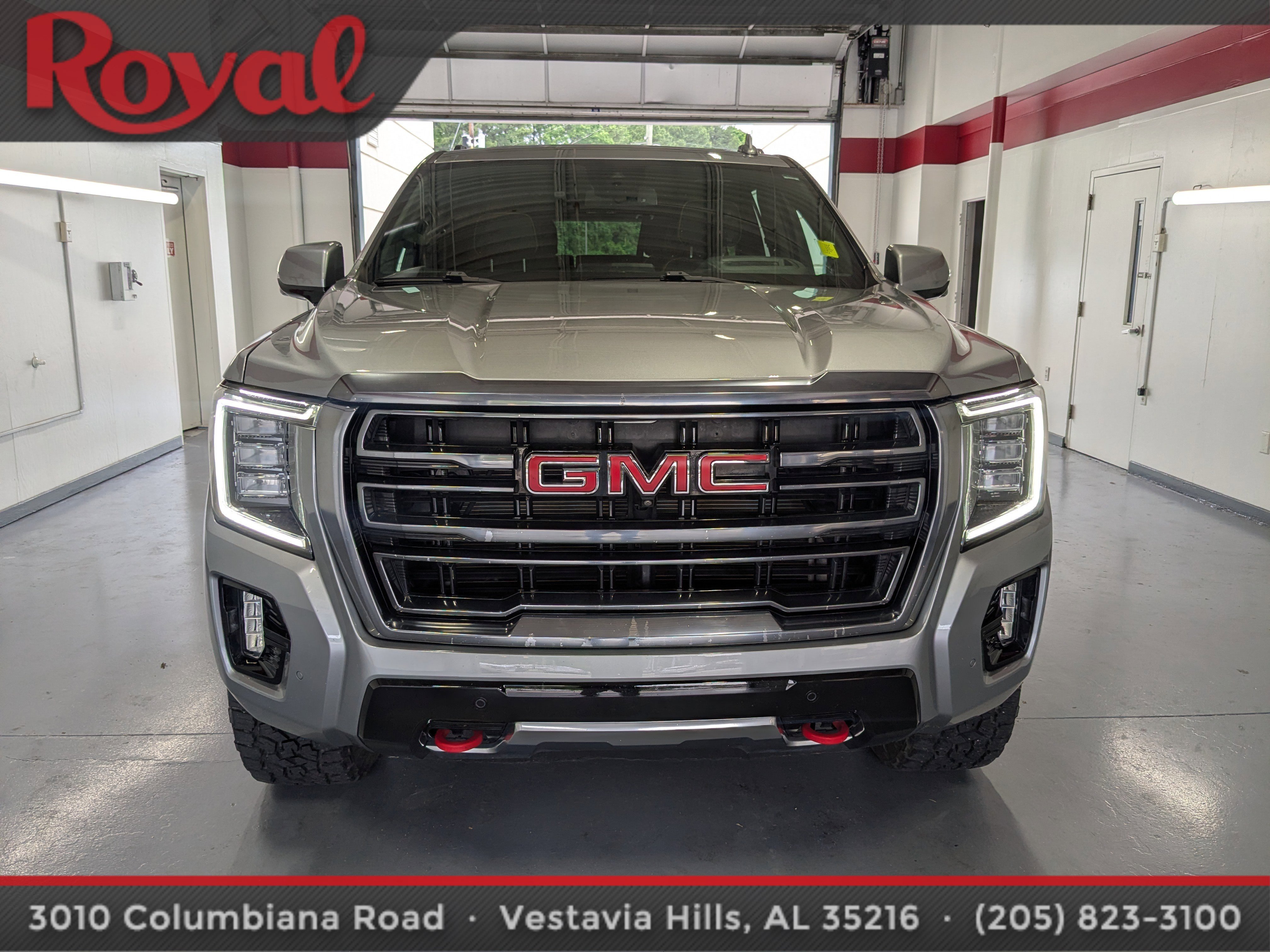 Used 2023 GMC Yukon AT4 w/ Technology Package AWD/4WD image 6