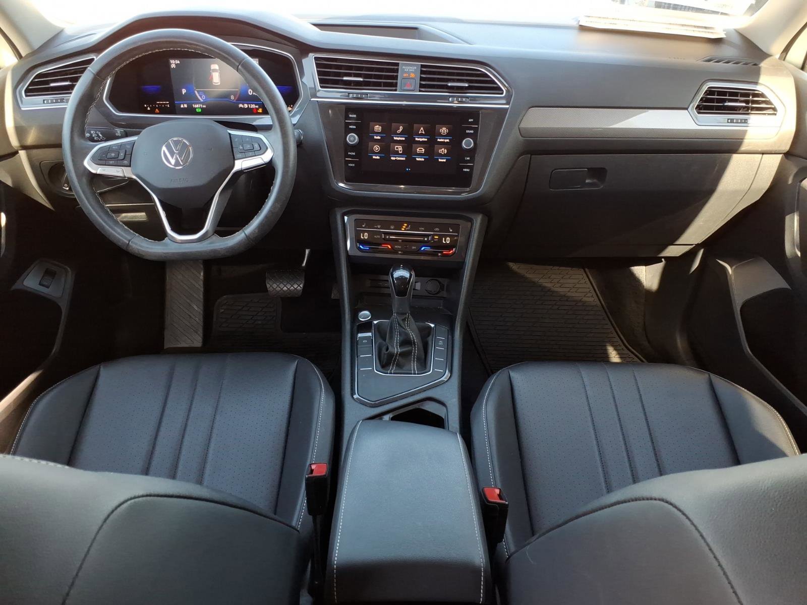 Certified 2022 Volkswagen Tiguan SE image 21