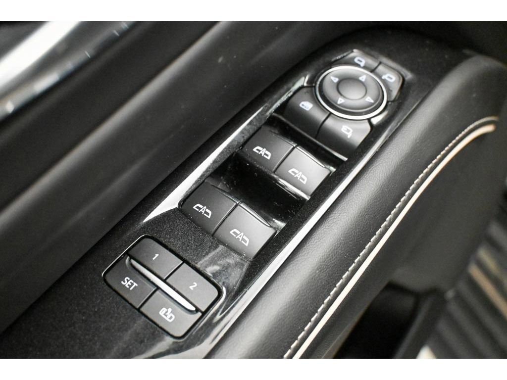 Used 2022 Cadillac Escalade Sport Platinum w/ Heavy-Duty Trailer Package image 35
