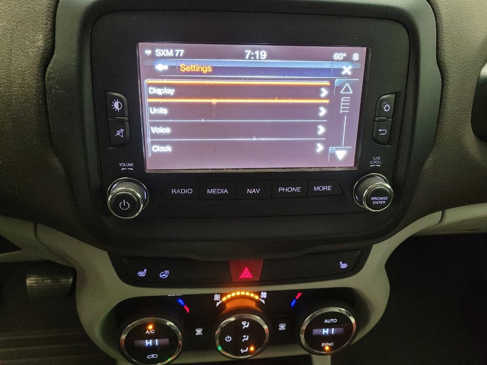 Used 2015 Jeep Renegade Limited image 25