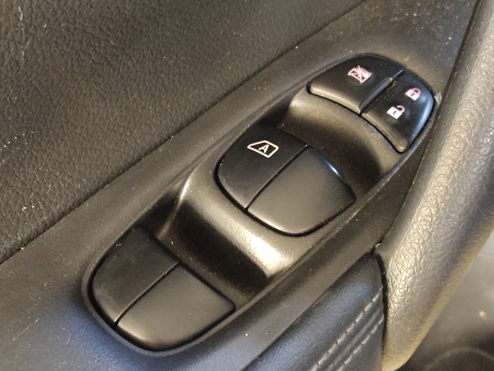 Used 2020 Nissan Rogue SV FWD image 27
