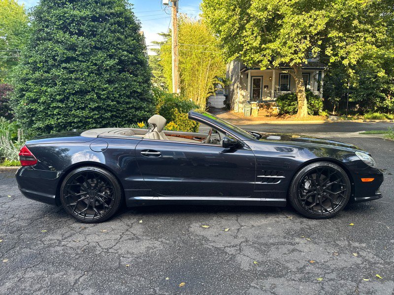 Used 2011 Mercedes-Benz SL 550 image 35