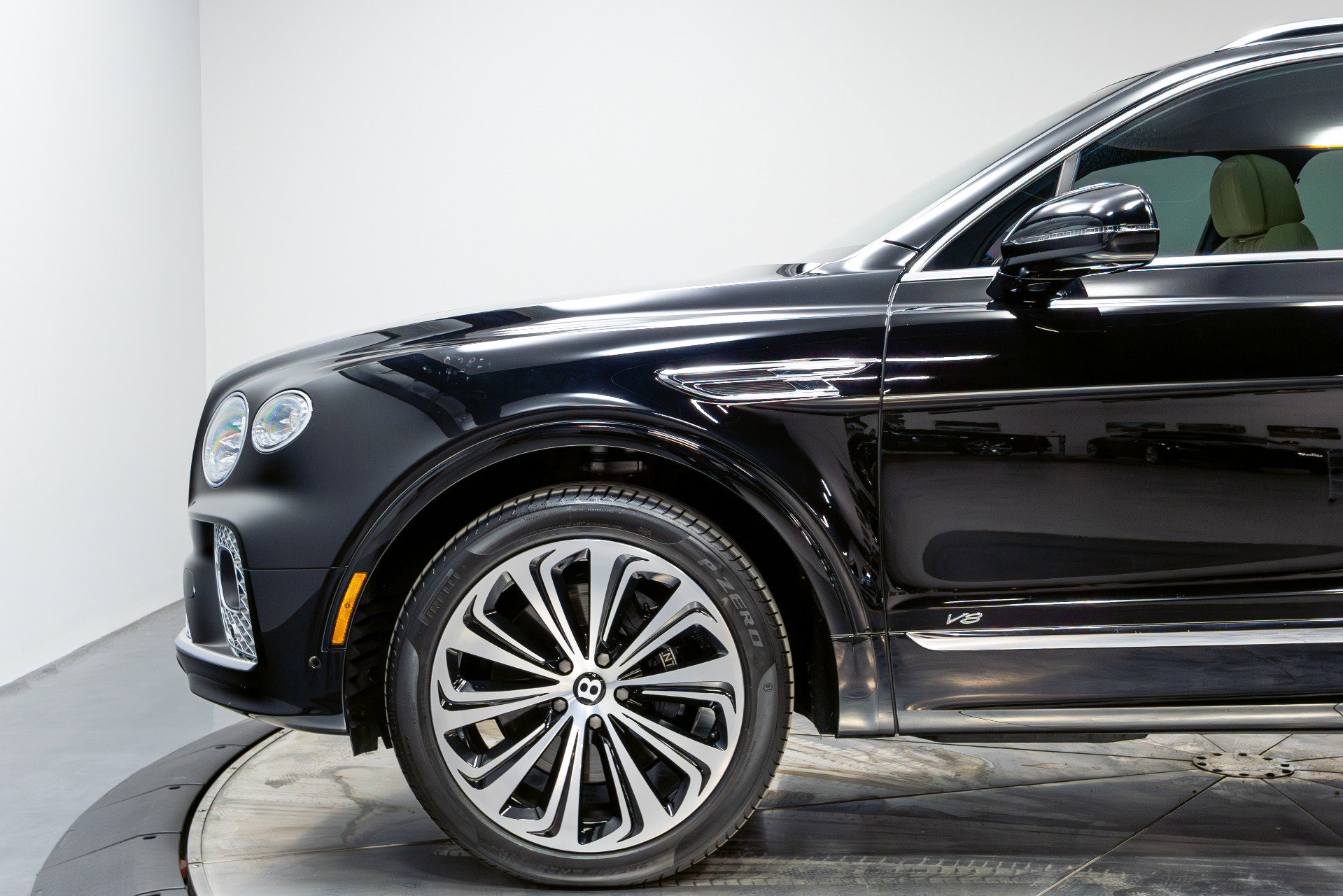 Used 2021 Bentley Bentayga w/ First Edition Specification AWD/4WD image 44