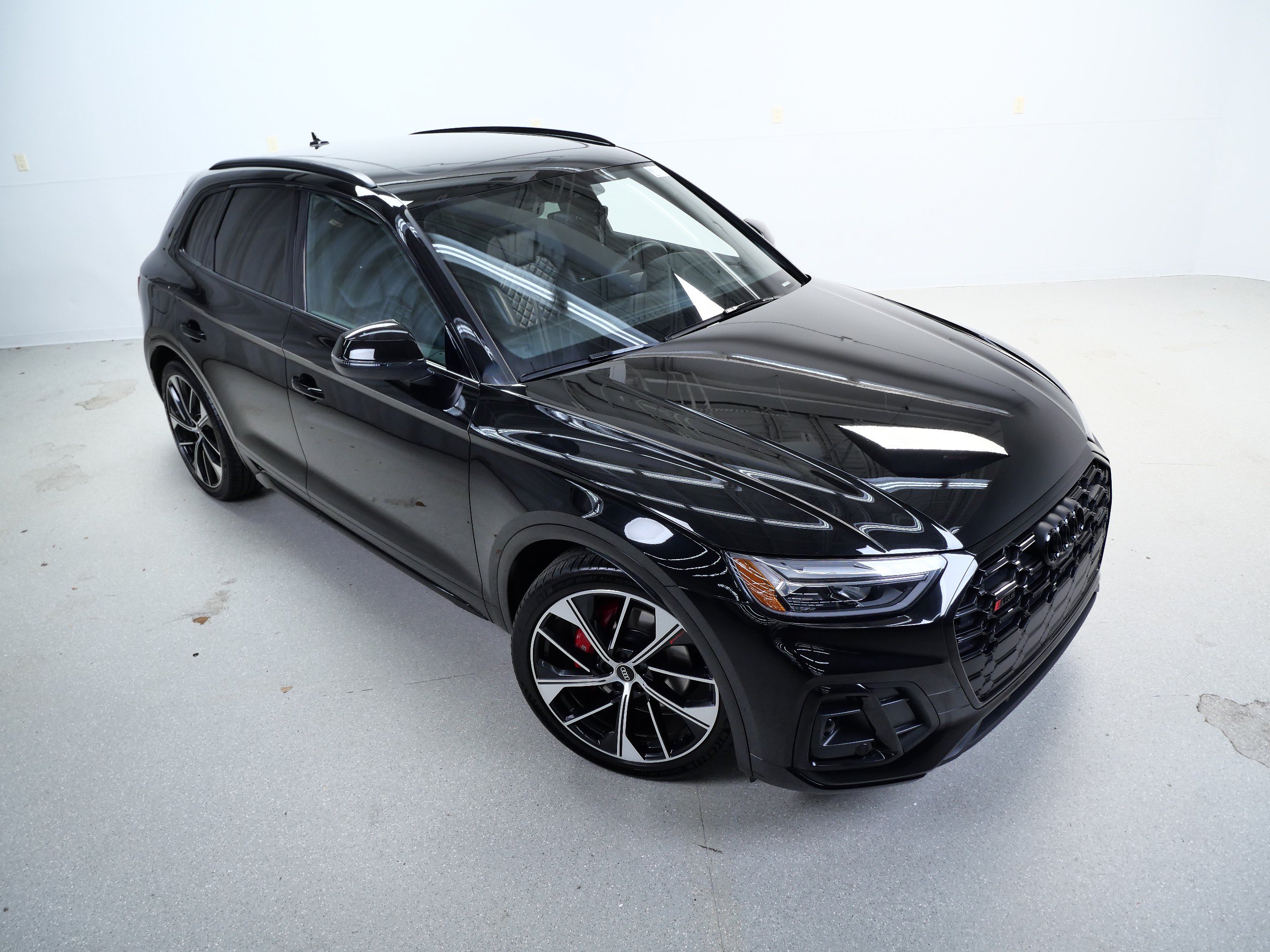 Used 2023 Audi SQ5 Premium Plus w/ Premium Plus Package AWD/4WD image 4