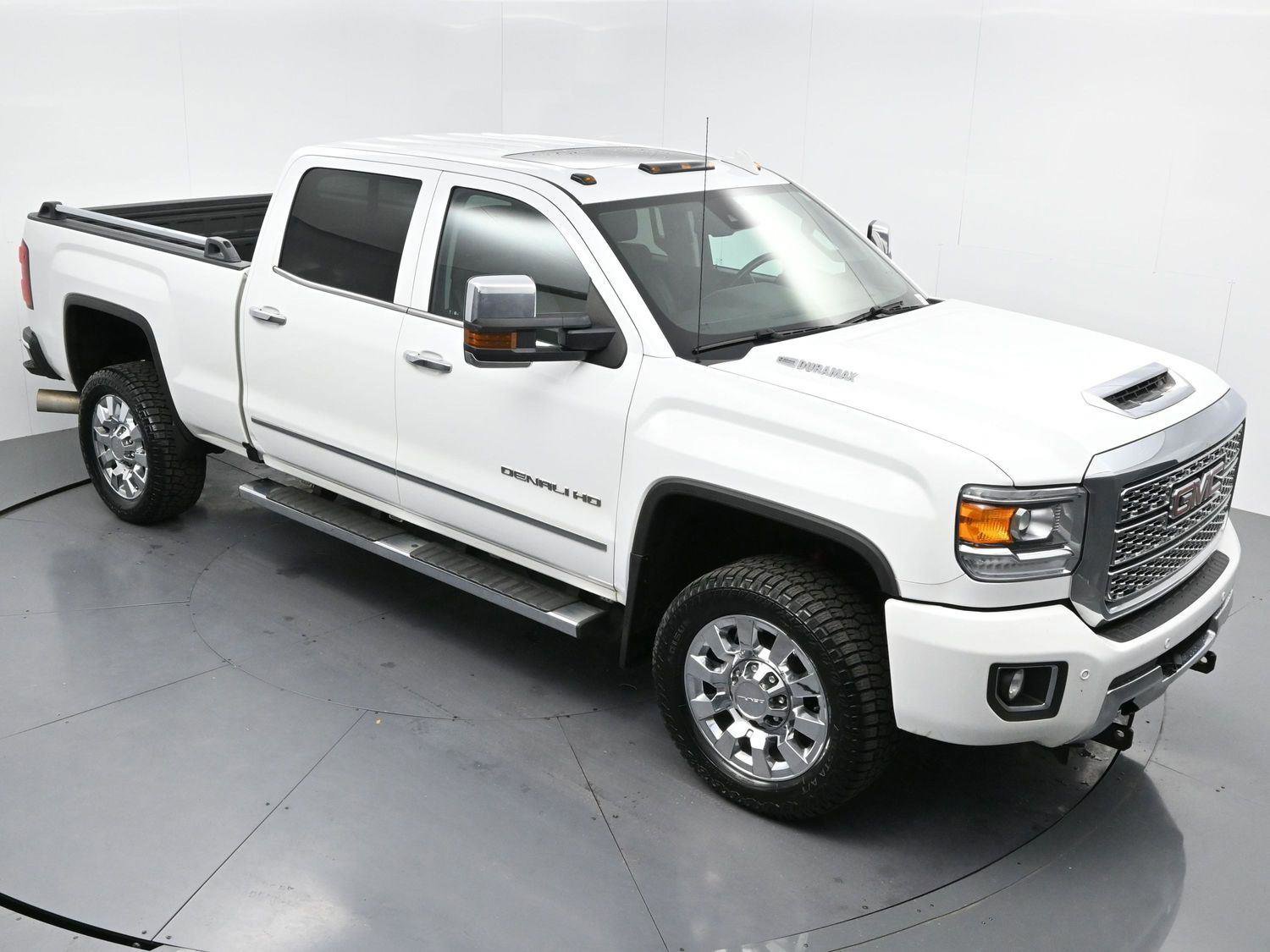 Used 2019 GMC Sierra 2500 Denali w/ Duramax Plus Package AWD/4WD image 37