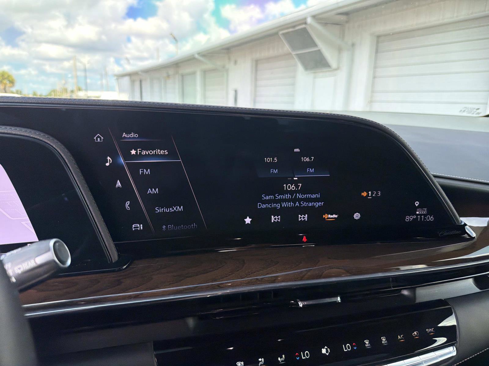 Used 2024 Cadillac Escalade Sport Platinum w/ Heavy-Duty Trailer Package AWD/4WD image 23