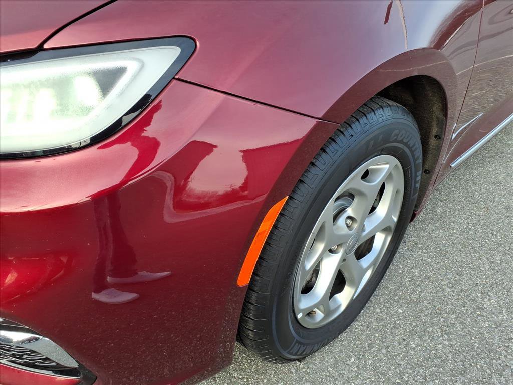 Used 2023 Chrysler Pacifica Limited image 9