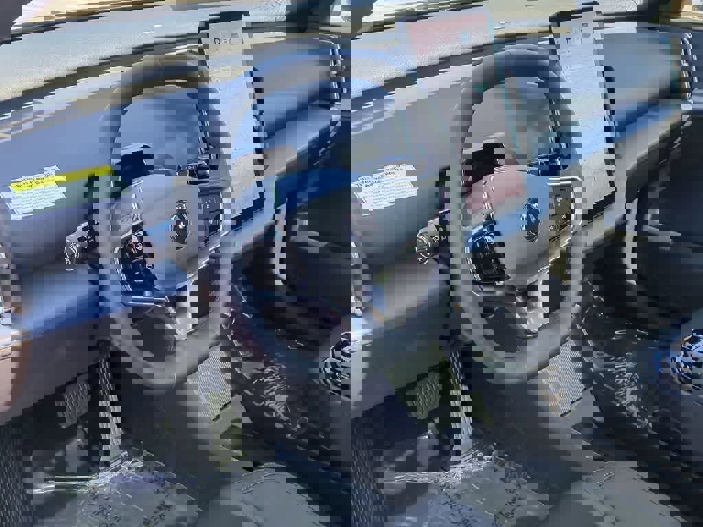 New 2025 Volvo EX30 Plus w/ Protection Package Premier image 2