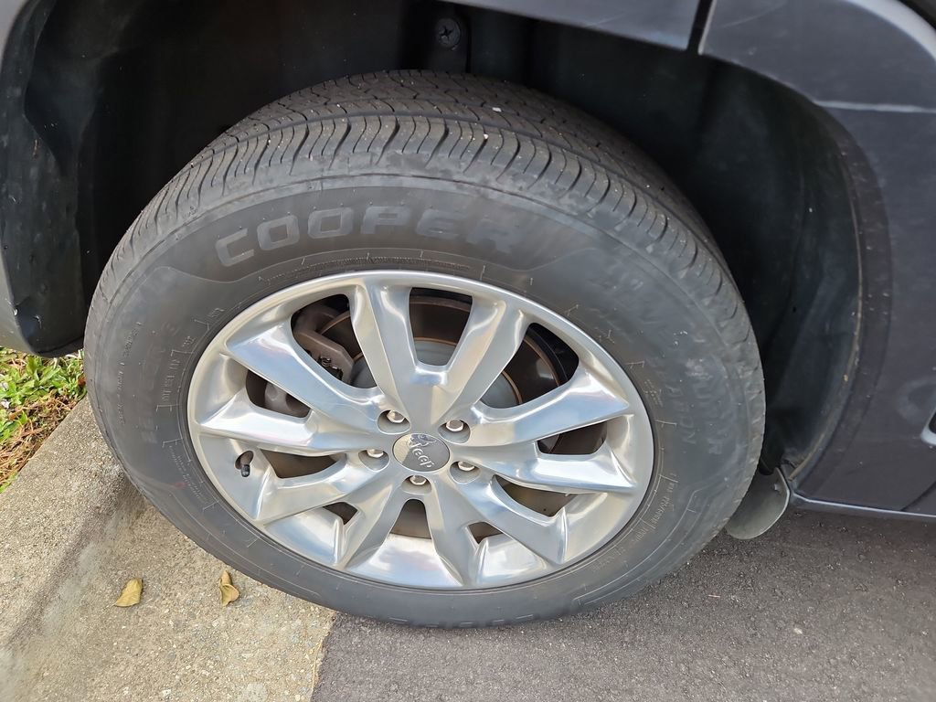 Used 2016 Jeep Cherokee Limited w/ Luxury Group image 7