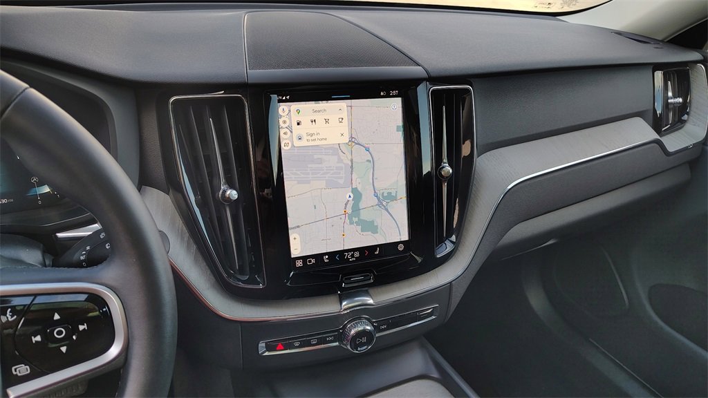 Certified 2025 Volvo XC60 B5 Plus image 18