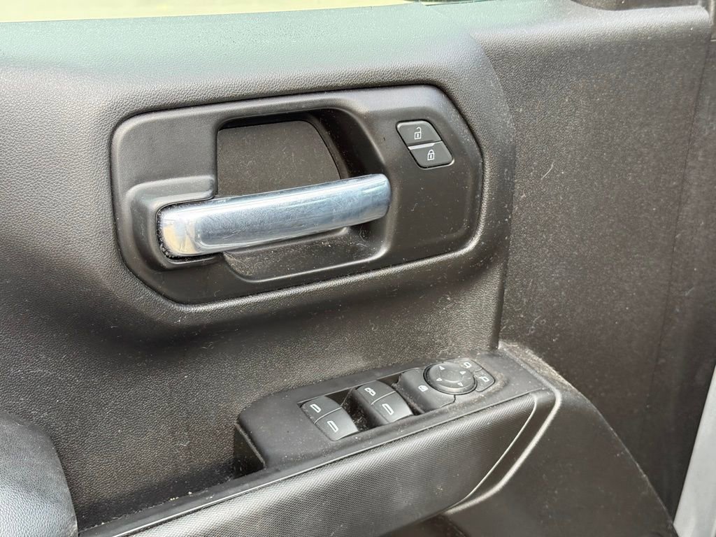 Used 2020 Chevrolet Silverado 1500 Custom w/ Custom Value Package AWD/4WD image 12