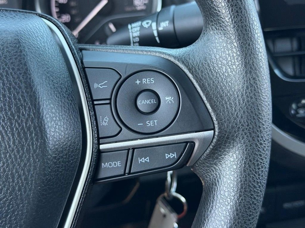 Used 2022 Toyota Camry LE FWD image 19