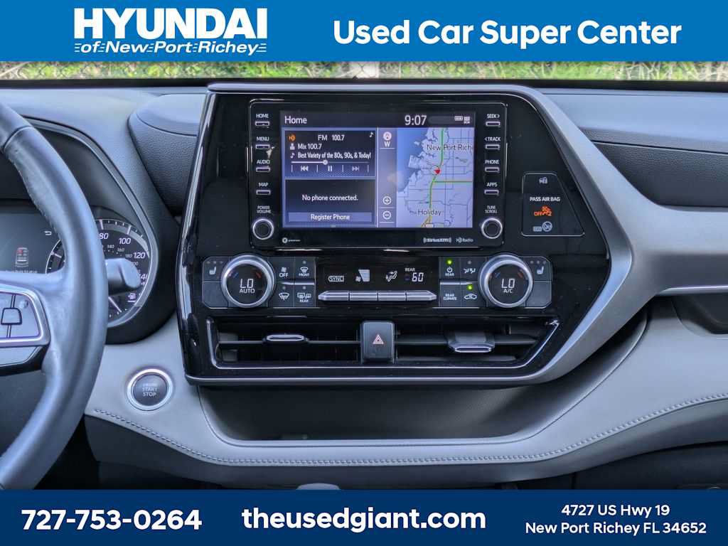 Used 2021 Toyota Highlander XLE AWD/4WD image 25
