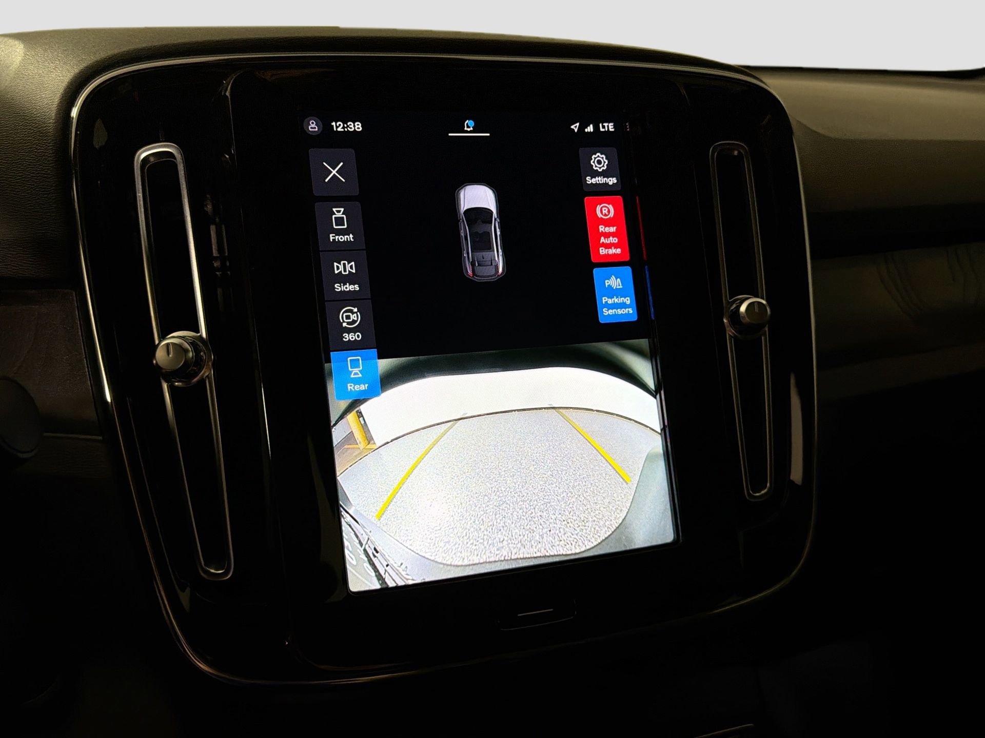 Certified 2023 Volvo C40 P8 Recharge Ultimate AWD/4WD image 14