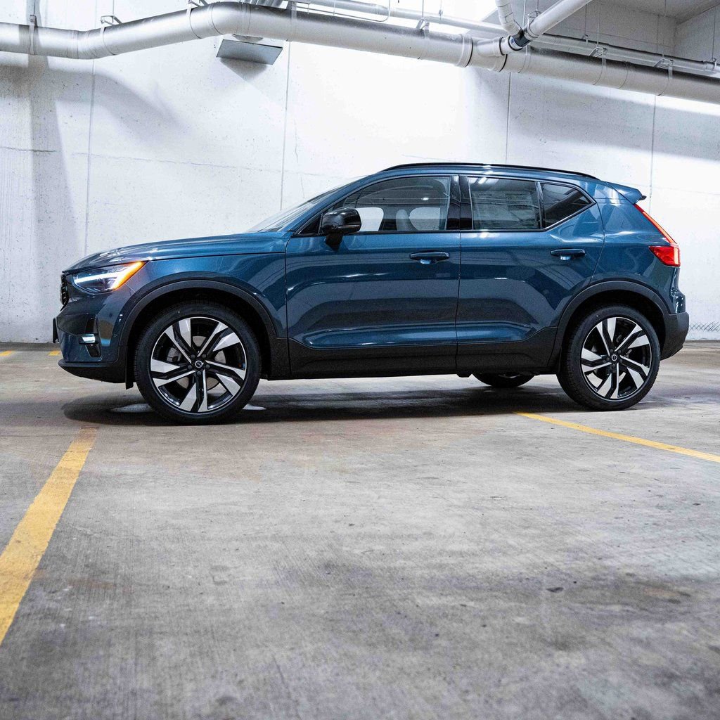New 2026 Volvo XC40 B5 Ultra w/ Climate Package image 3