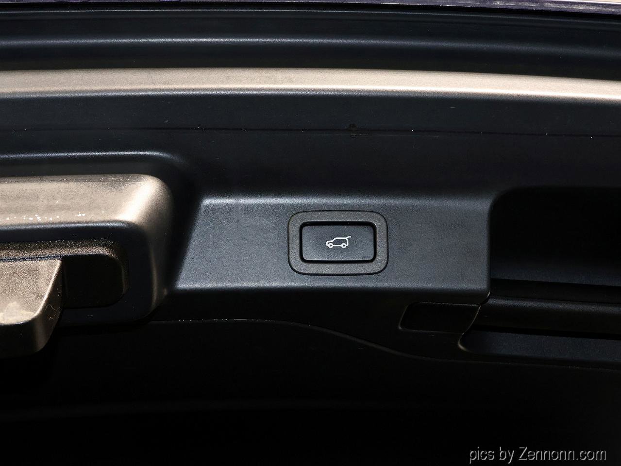 Used 2018 Jaguar F-PACE Prestige image 32