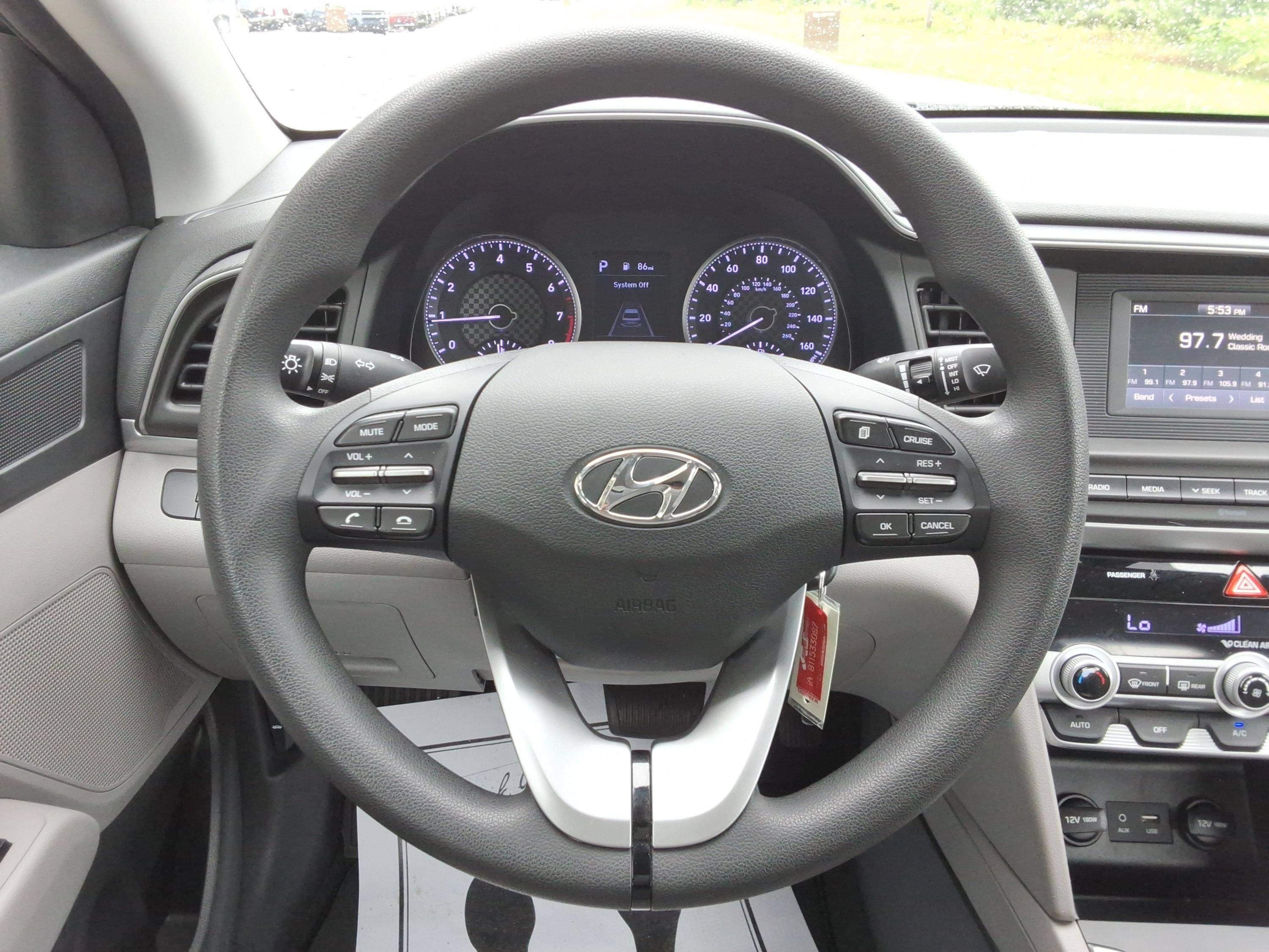 Used 2020 Hyundai Elantra SE FWD image 11