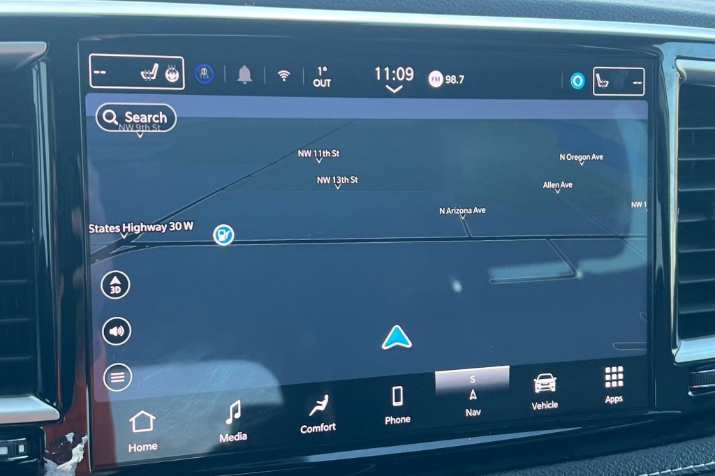 Used 2024 Chrysler Pacifica Select image 17