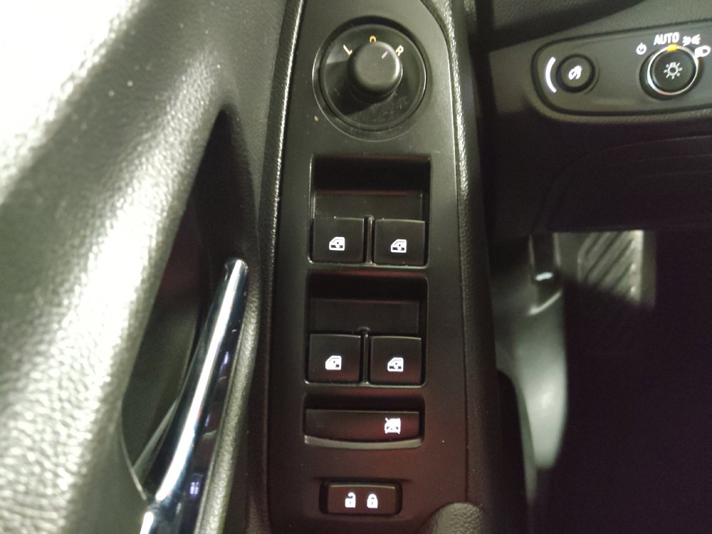 Used 2020 Chevrolet Trax LS image 27