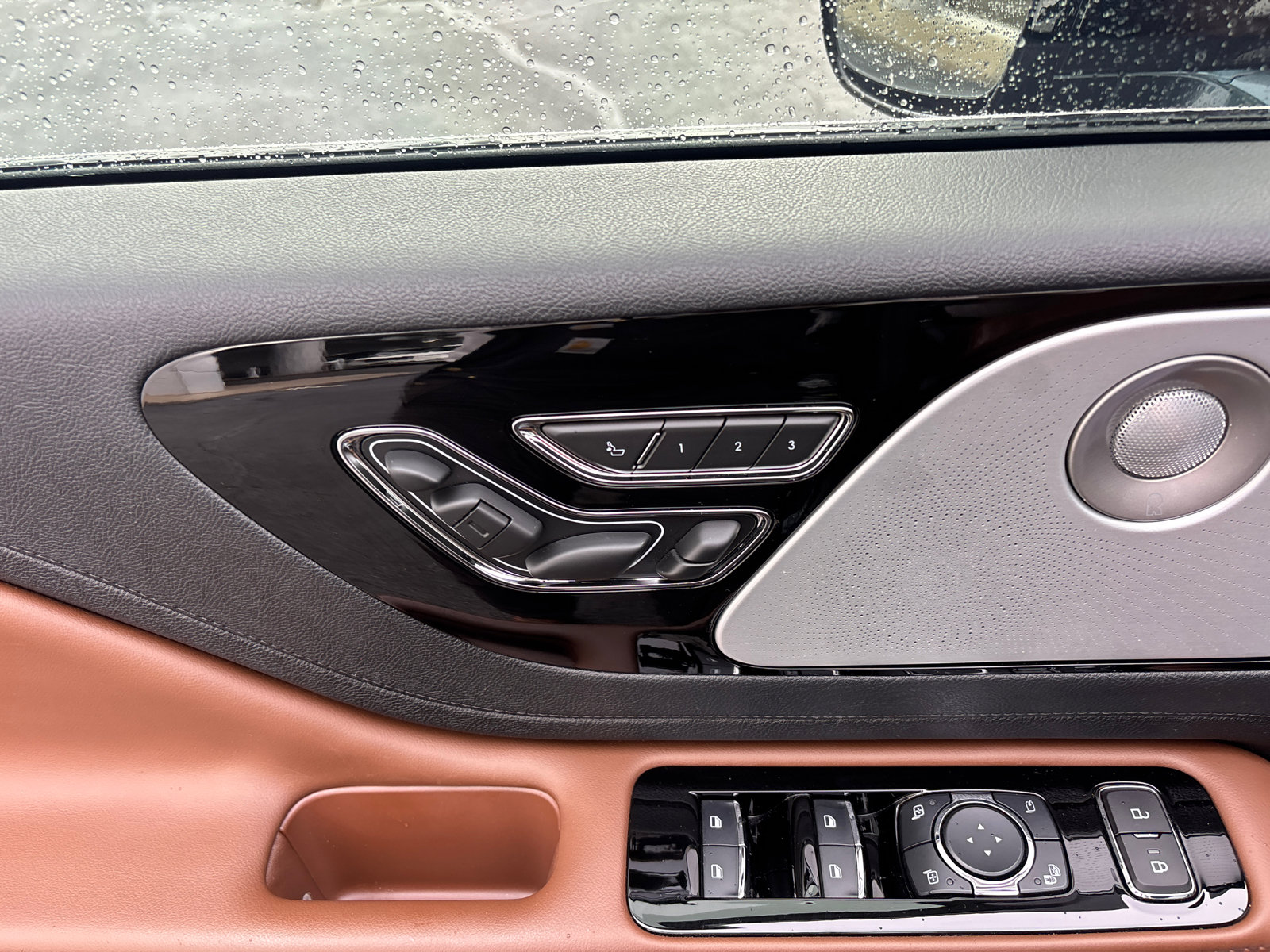 Certified 2023 Lincoln Aviator Reserve w/ Equipment Group 201A image 12