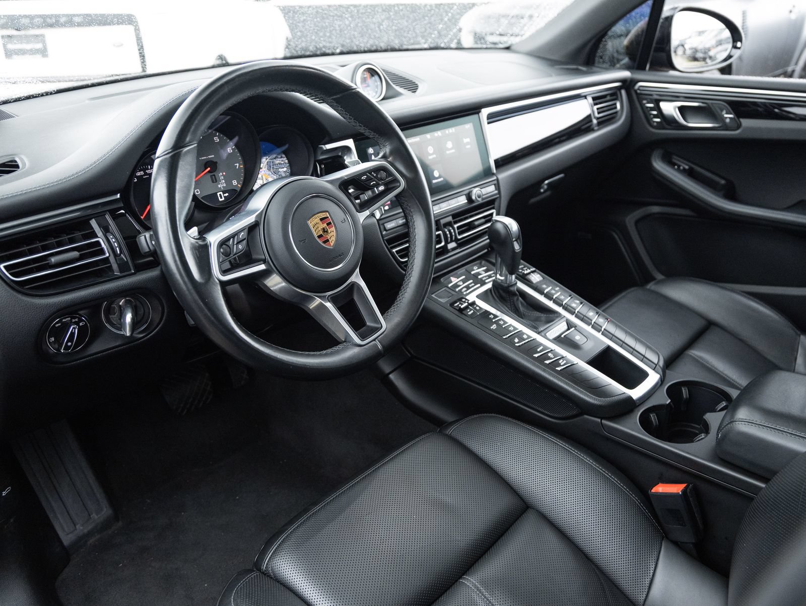 Certified 2021 Porsche Macan S AWD/4WD image 4