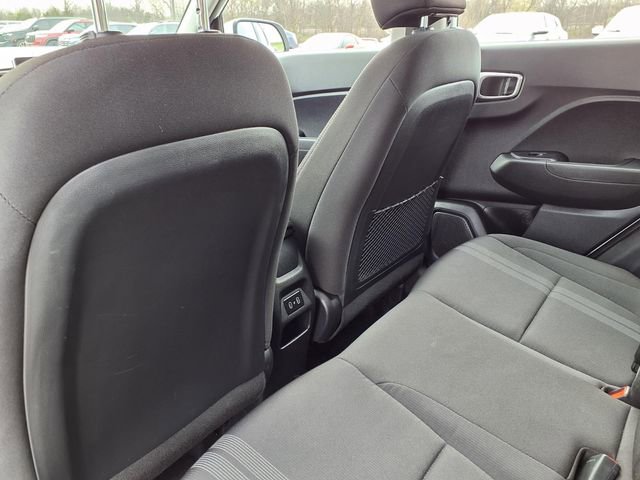Used 2025 Hyundai Venue SEL image 64