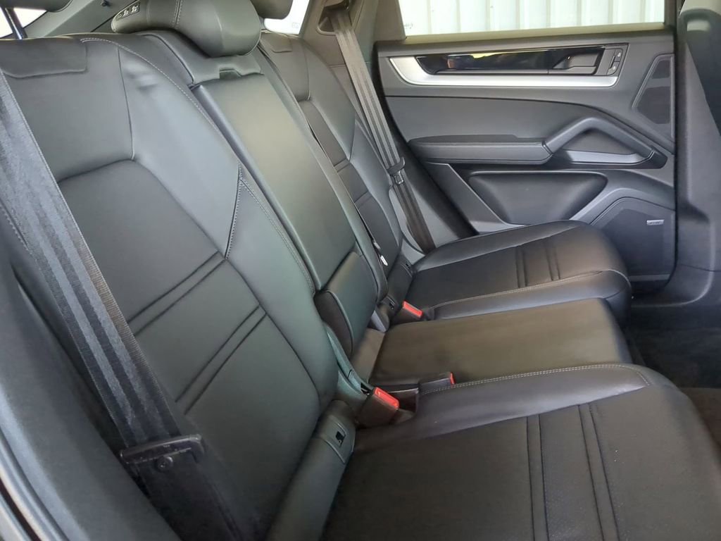 Used 2024 Porsche Cayenne Coupe image 7
