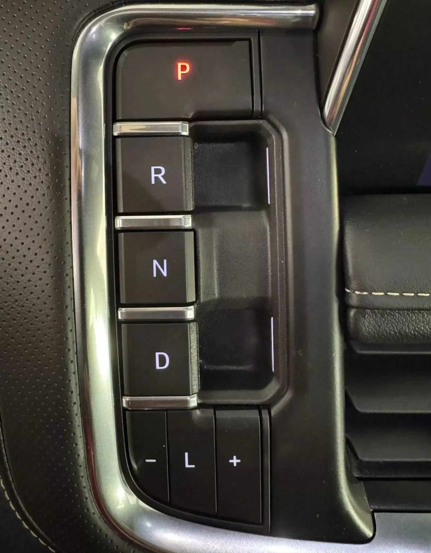 Used 2023 GMC Yukon SLT w/ SLT Luxury Package image 26