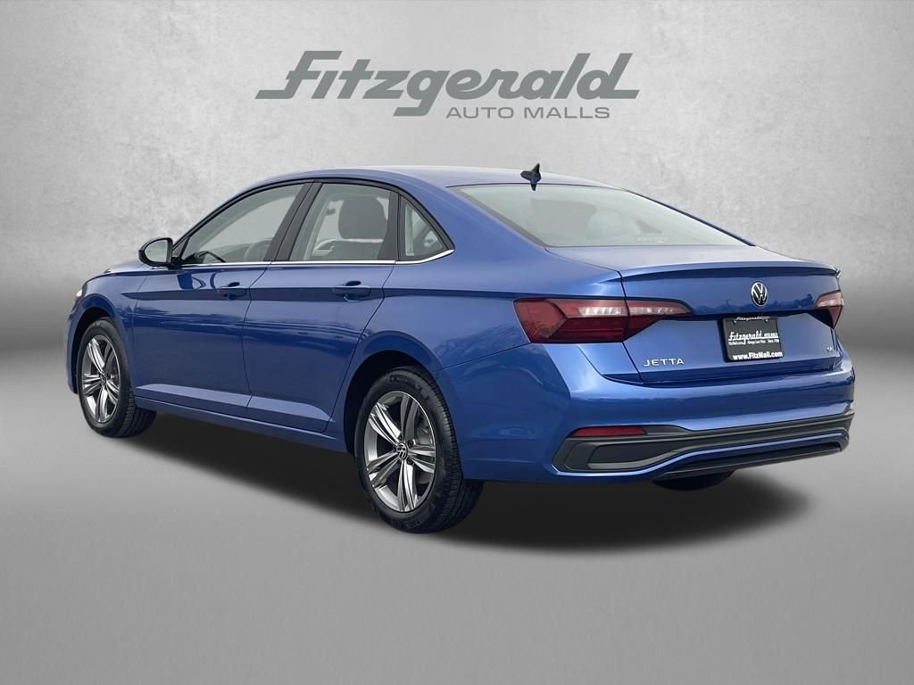 Used 2024 Volkswagen Jetta SE FWD image 8