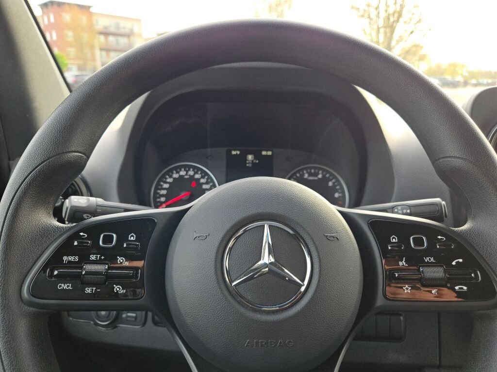 Used 2023 Mercedes-Benz Sprinter 2500 image 32