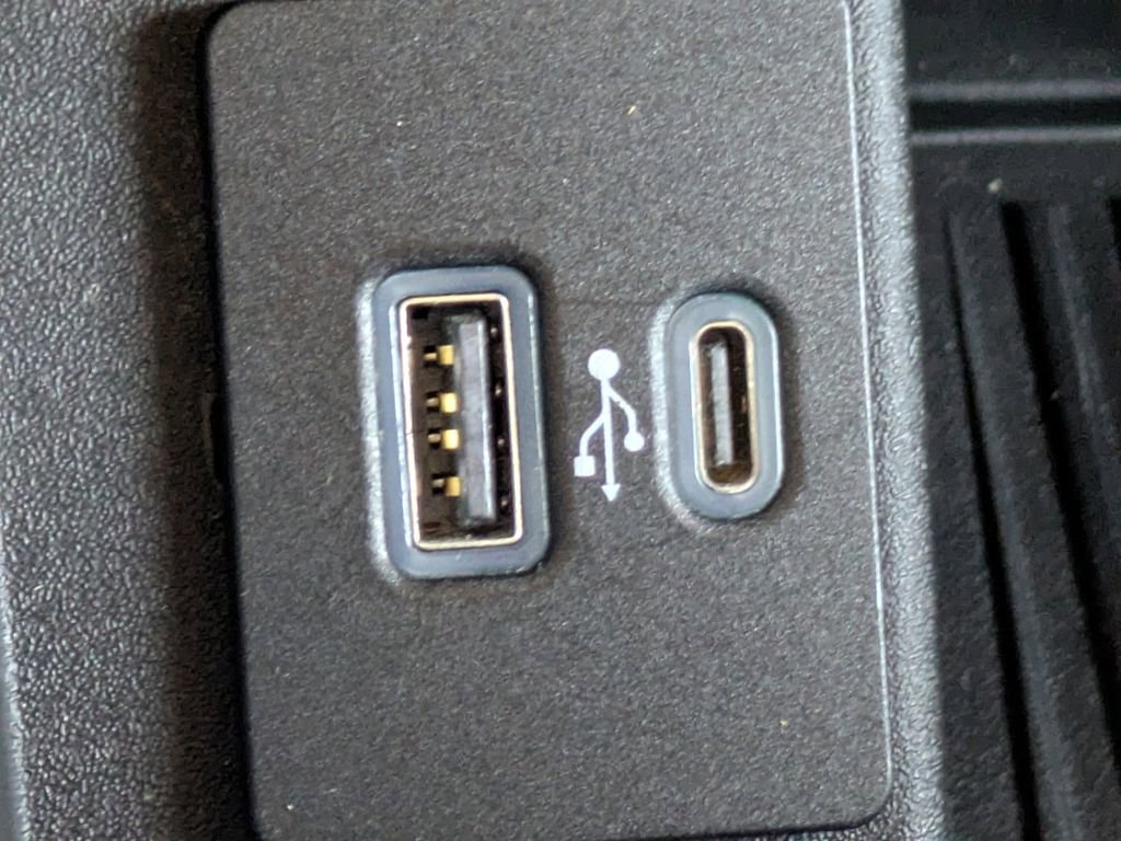 Used 2020 Ford F250 Lariat w/ Chrome Package image 24