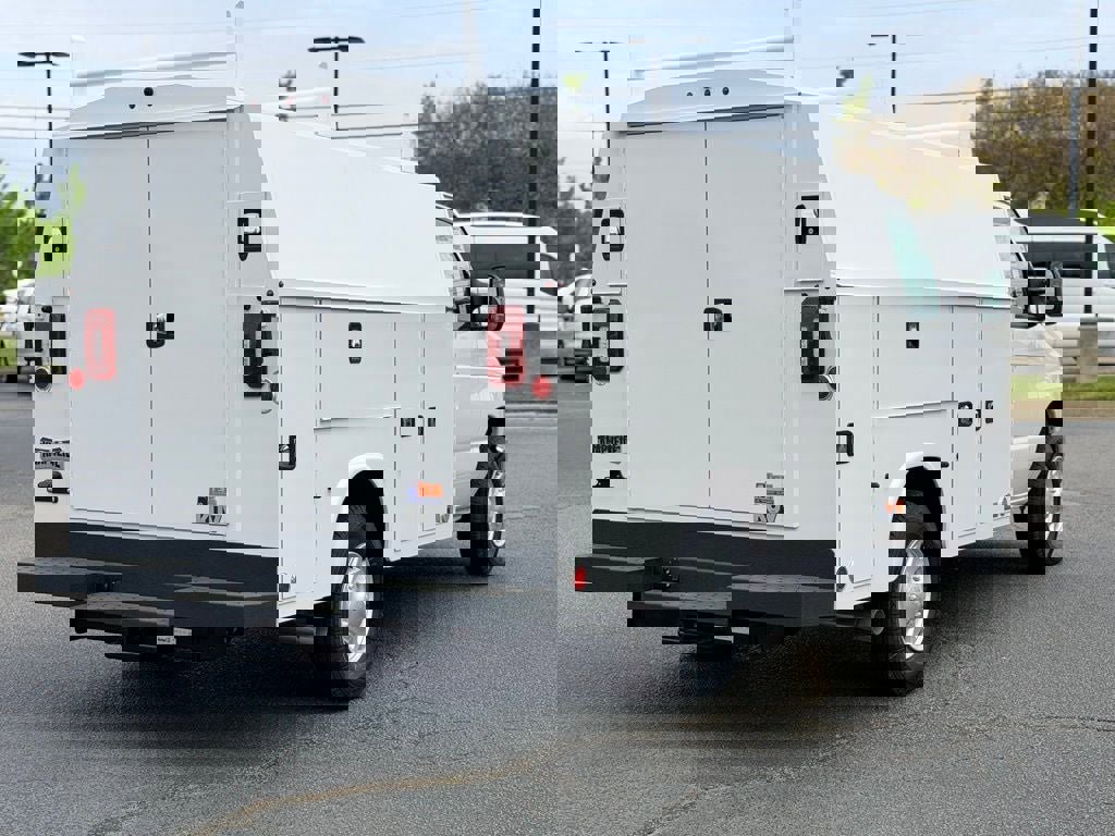 New 2027 Ford E-350 and Econoline 350 Super Duty w/ Power Equipment Group image 3