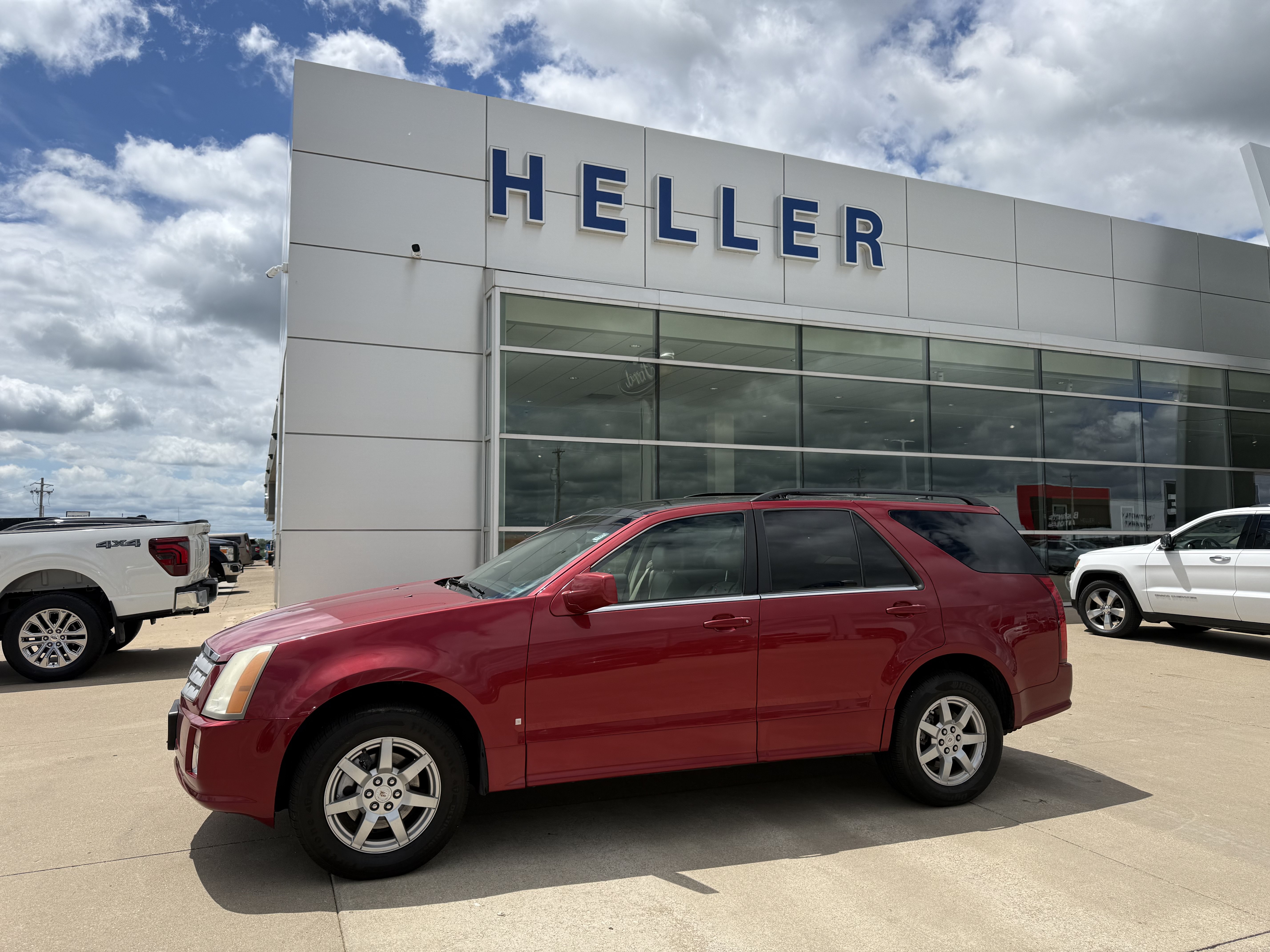 Used 2008 Cadillac SRX w/ Utility Package RWD image 3