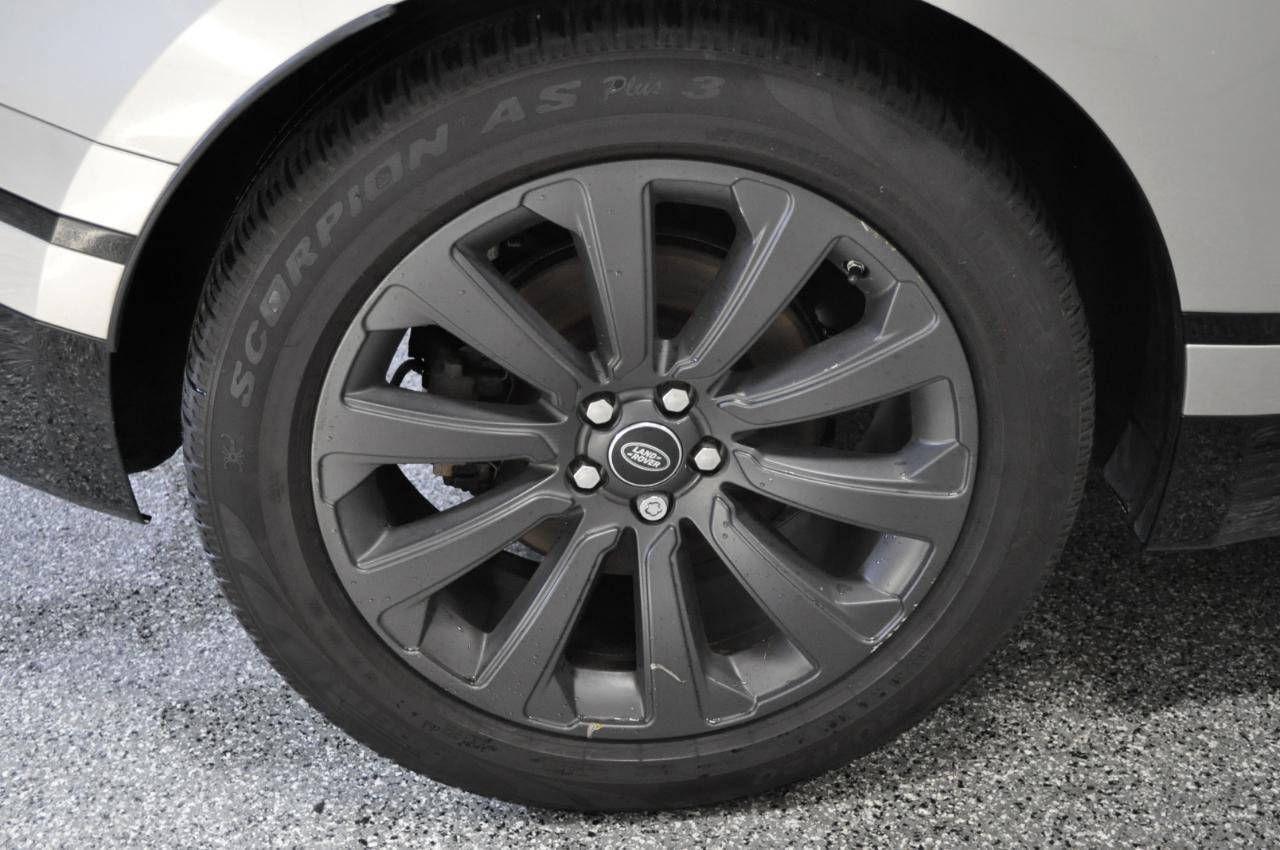 Used 2018 Land Rover Range Rover Velar R-Dynamic SE AWD/4WD image 5